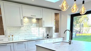 Bungalow, 2 Bedrooms, Garden View | Interior - Newly Refurbished Bungalow- Large Garden- Parking (Ringwood)