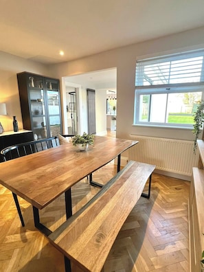 Bungalow, 2 Schlafzimmer, Gartenblick | Speisen