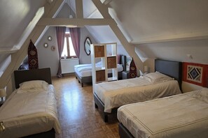 4 bedrooms, desk, free WiFi