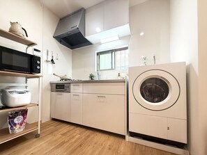 Private kitchen - 3-Bedroom Japanese-Style Home for 6 Guests (Osaka)