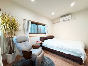 3 bedrooms, iron/ironing board, free WiFi, bed sheets - 3-Bedroom Japanese-Style Home for 6 Guests (Osaka)