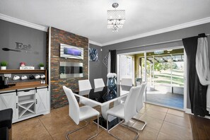 Dining - Resort Style - Spacious 5-BRM house in beautiful Davenport- Minutes to Disney (Davenport)