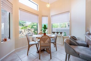 Dining - Relaxing 4BR House w/ Pool Near Golf Club & Lake (Chandler)