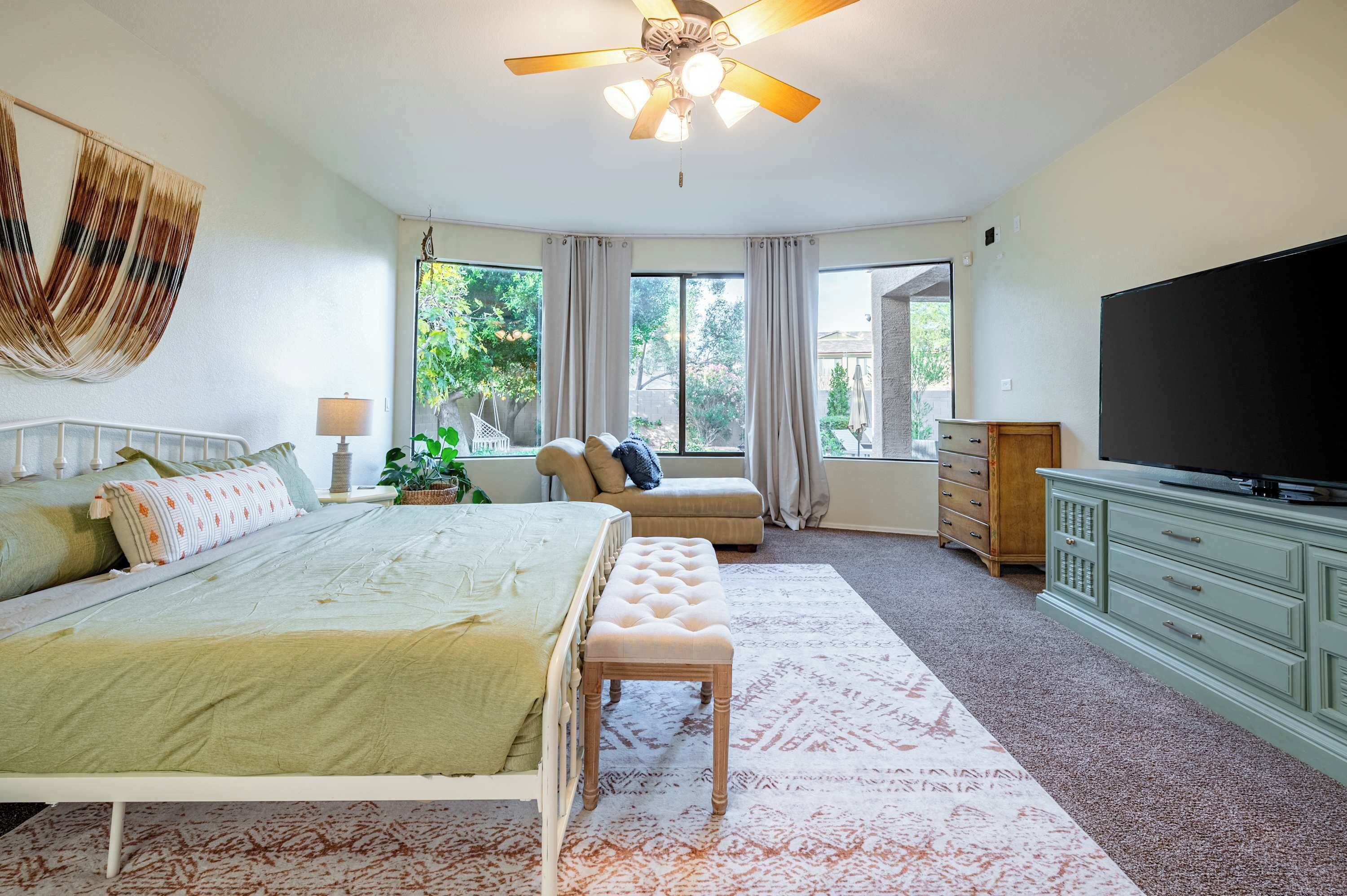 4 bedrooms, iron/ironing board, WiFi, bed sheets