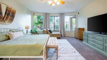 4 bedrooms, iron/ironing board, WiFi, bed sheets