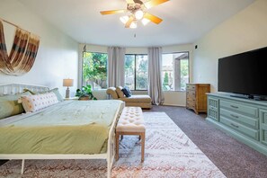 4 bedrooms, iron/ironing board, WiFi, bed sheets - Relaxing 4BR House w/ Pool Near Golf Club & Lake (Chandler)