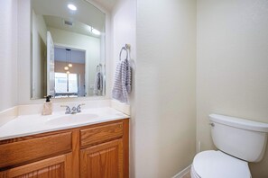 Shower, hair dryer, towels, shampoo - Relaxing 4BR House w/ Pool Near Golf Club & Lake (Chandler)