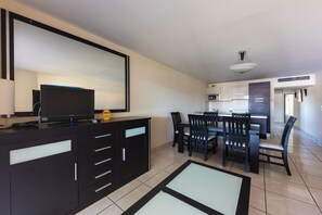 Dining - Carre Marine N°105 - 3P6 (Mandelieu-la-Napoule)