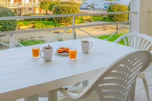 Outdoor dining - D. de Bertheaume N°105 - 2P4 (Plougonvelin)