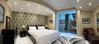 Pleasant 3-bedroom villa with excquisite outdoor dinning at Baraka home Sharjah