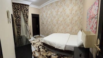 3 chambres, fer et planche à repasser, Wi-Fi, draps fournis