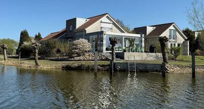 Holiday villa Makkum