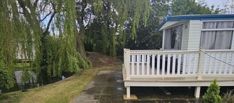Caravan - Sleeps 6 - Pets Ok - Parking