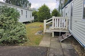 Property grounds - Caravan - Sleeps 6 - Pets Ok - Parking (Skegness)