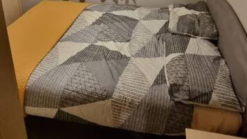 3 bedrooms, iron/ironing board, bed sheets