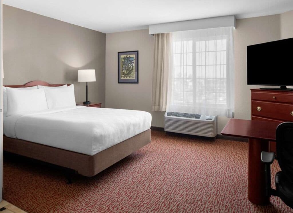 1 dormitorio, tabla de planchar con plancha, wifi y ropa de cama