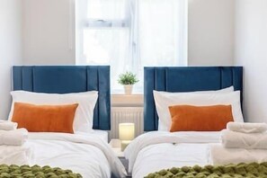 2 habitaciones, tabla de planchar con plancha, wifi y ropa de cama 