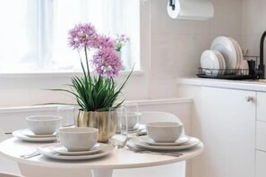 Dining - New! Delightful 2BR Flat in Woolwich (Greater London)