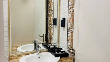 Basic Room | Bathroom | Free toiletries, hair dryer, towels, soap