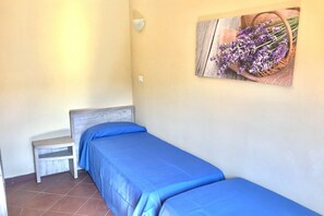 1 chambre, coffres-forts dans les chambres, lit parapluie