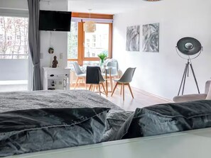 1 bedroom, WiFi, bed sheets - Quiet studio at ❤️ in the old town ⭐️ near Würzburg Residence & Park ⭐️ (Würzburg)