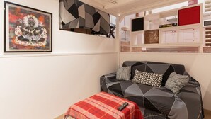 Interior - GuestHost - Bright and welcoming 50 sqm apartment, accommodating up to 4 guests, located on the ground floor of a residential building.The property is set in the Acquabella district, a quiet and residential area that is nevertheless rich in services. In  (Milan)