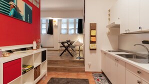 Private kitchen - GuestHost - Bright and welcoming 50 sqm apartment, accommodating up to 4 guests, located on the ground floor of a residential building.The property is set in the Acquabella district, a quiet and residential area that is nevertheless rich in services. In  (Milan)