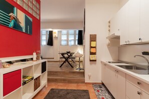 Fridge, microwave, toaster - GuestHost - Bright and welcoming 50 sqm apartment, accommodating up to 4 guests, located on the ground floor of a residential building.The property is set in the Acquabella district, a quiet and residential area that is nevertheless rich in services. In  (Milan)