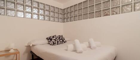 2 soveværelser, strygejern/strygebræt