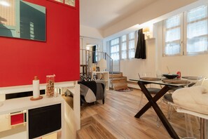 Dining - GuestHost - Bright and welcoming 50 sqm apartment, accommodating up to 4 guests, located on the ground floor of a residential building.The property is set in the Acquabella district, a quiet and residential area that is nevertheless rich in services. In  (Milan)