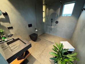 Tent | Bathroom | Shower, hair dryer, bathrobes, slippers