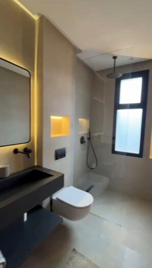 Shower, towels, soap, toilet paper - Luxury villa Route D'Amizmiz Marrakech (Marrakech)