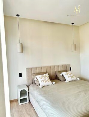 5 habitaciones, tabla de planchar con plancha y wifi gratis 
