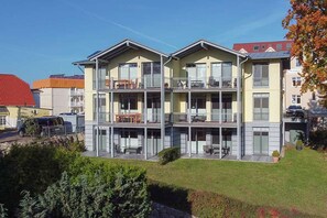 Exterior - Quiet location and great view of the Nordperd - Villa Bergfrieden Süd FeWo 02 - (Göhren)