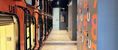 Cabane Standard, vue ville | Intérieur