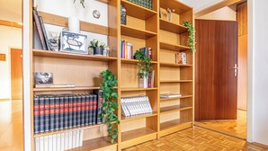Basic Apartment | Living area