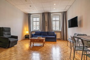 Basic Apartment | Living area - Vienna Spacious 2BR Apt Long Stay (Wien)