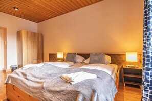 Basic Apartment | Iron/ironing board, free WiFi - Vienna Spacious 2BR Apt Long Stay (Wien)