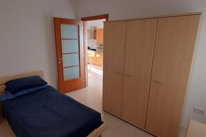 3 bedrooms, iron/ironing board, WiFi, bed sheets - Fabulous 3-bedroom apartment with AC in sunny Birżebbuġa (Birżebbuġa)