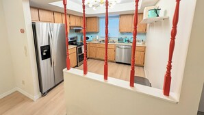 Coffee/tea maker, fridge, microwave, oven - Retro coastal Fort Myers retreat with private yard, spa & fire pit. Two bedrooms, two baths, sun room with fitness wall, screened patio, and easy access to RSW, FGCU, shopping, and beaches. (Fort Myers)