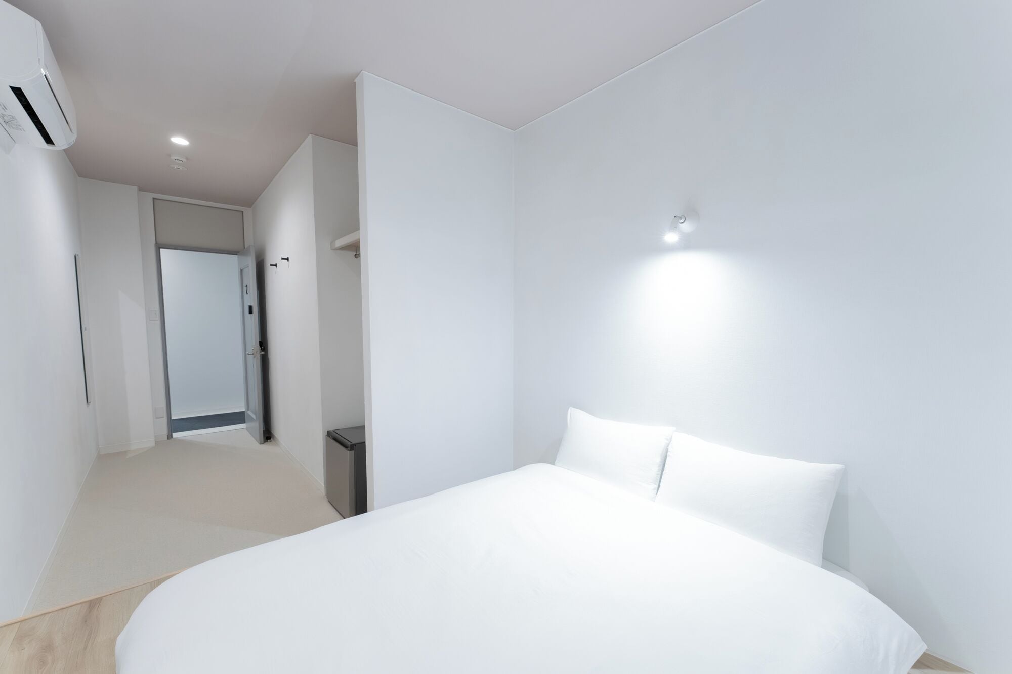 Quarto casal básico | Wi-Fi de cortesia, roupa de cama