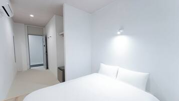 Quarto casal básico | Wi-Fi de cortesia, roupa de cama