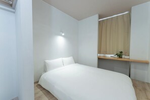 Basic Double Room | Free WiFi - Atic Guesthouse (Takamatsu Kawaramachi)