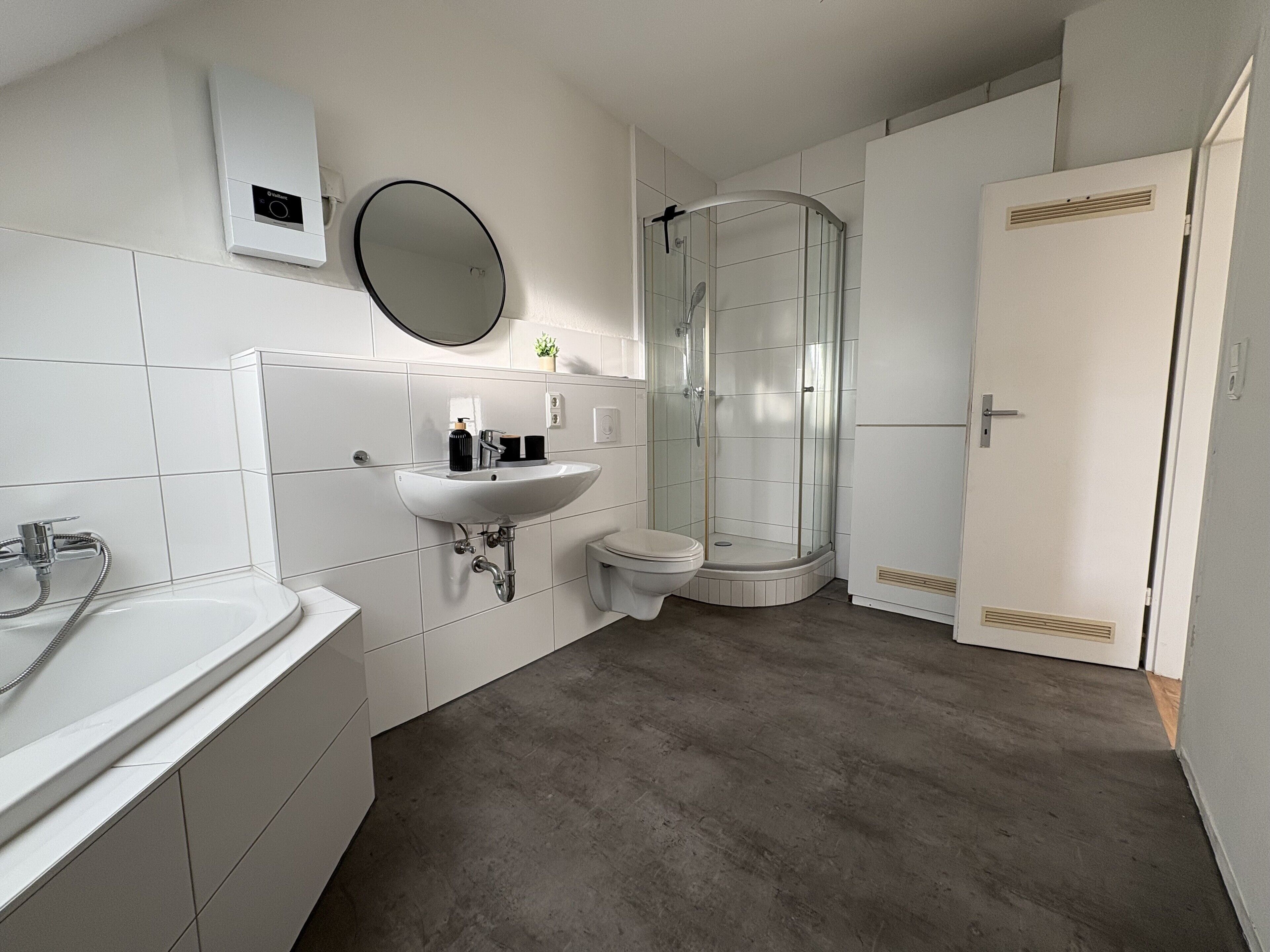 Toalhas de banho, sabonete, papel higiênico 