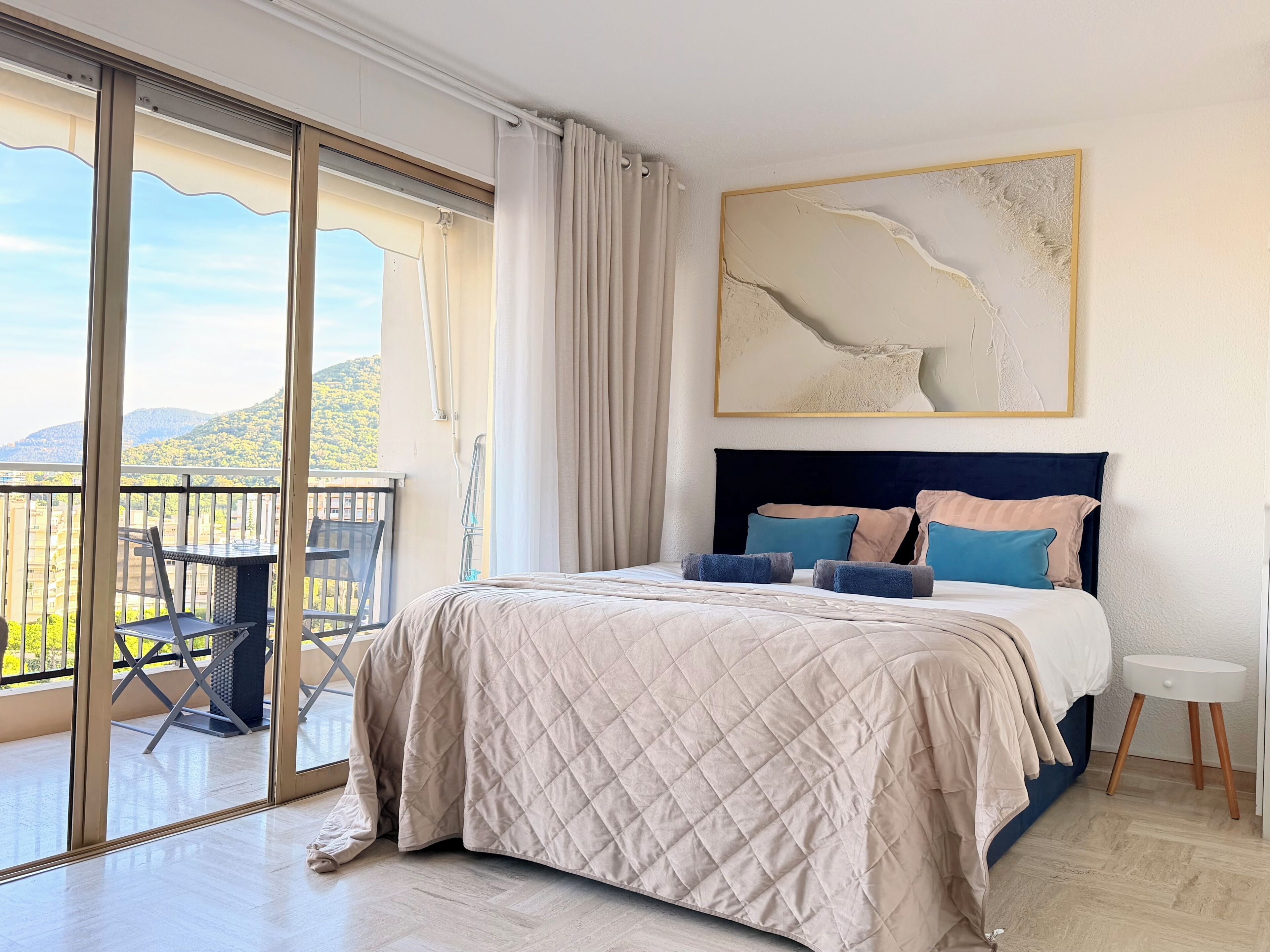 Studio 906 Familial vue mer | Literie hypoallergénique, coffre-fort, rideaux d’obscurcissement