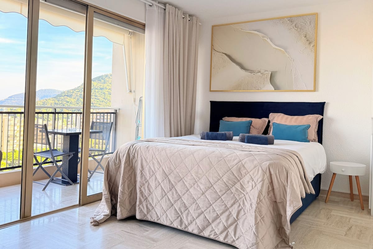 Studio 906 Familial vue mer | Hypo-allergenic bedding, in-room safe, blackout drapes