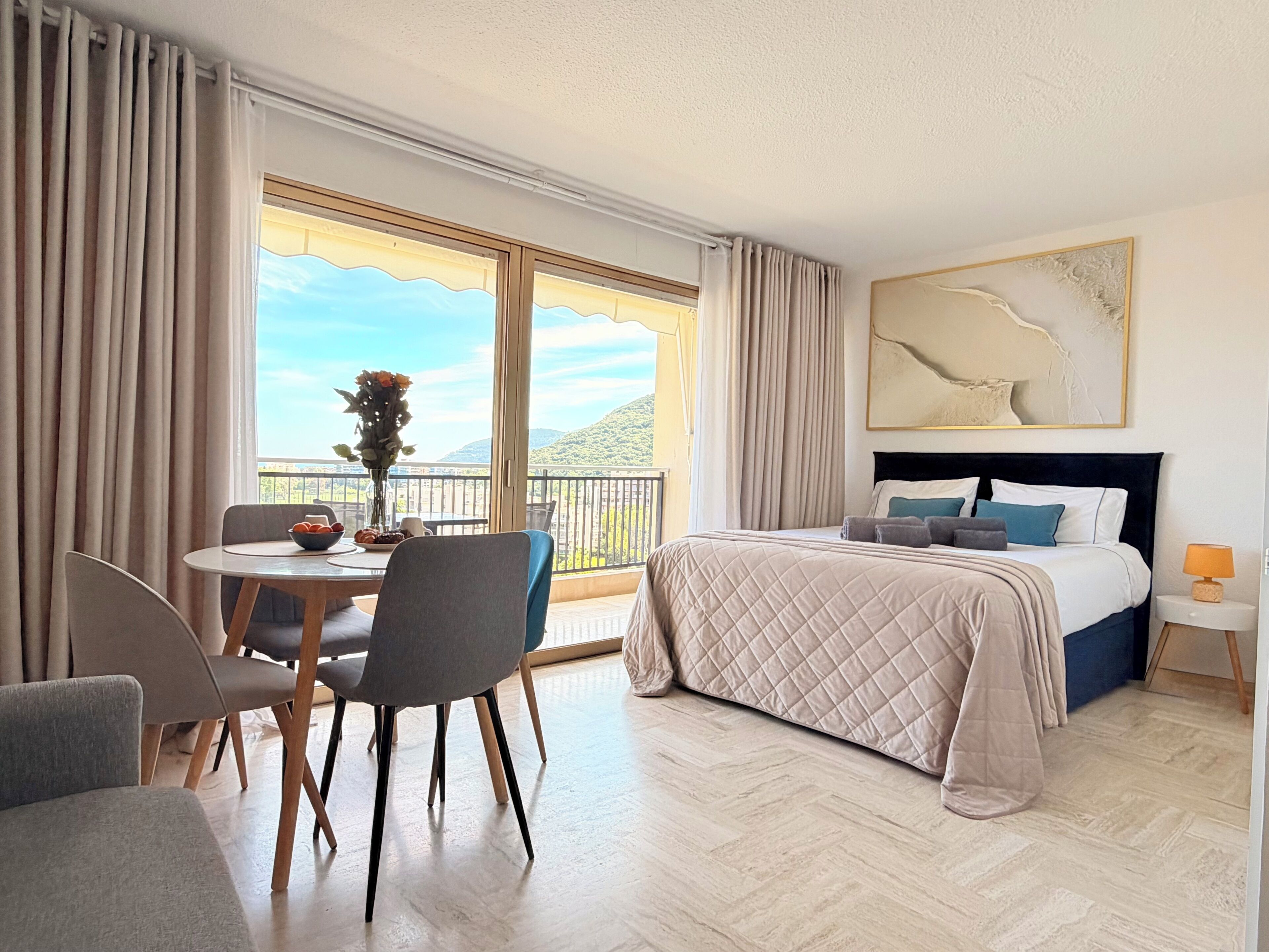 Studio 906 Familial vue mer | Literie hypoallergénique, coffre-fort, rideaux d’obscurcissement