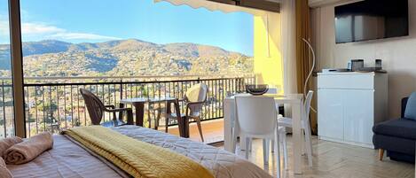 Studio 1401 Familial vue montagne | Hypo-allergenic bedding, in-room safe, blackout drapes