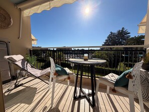 Deluxe Studio, Balcony, Marina View | Pemandangan dari bilik