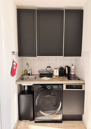 Studio 905 Deluxe vue mer | Private kitchen - Marina Suites Confort  Appart Hotel (Mandelieu-La-Napoule)